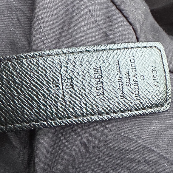 Ladies 2 sided LV belt - Picture 4 of 9